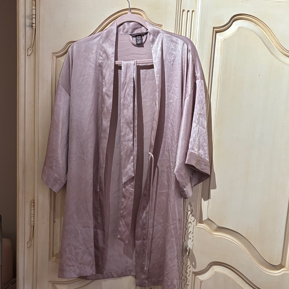 Victoria’s Secret Elegant Satin Kimono Robe